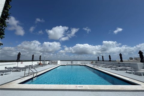 Condo in Hollywood, Florida, 1 bedroom  № 2088947 - photo 15