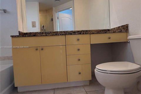 Condo in Hollywood, Florida, 1 bedroom  № 2088947 - photo 12