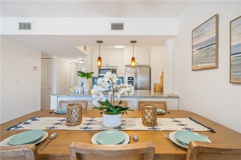 Condo in Vero Beach, Florida, 2 bedrooms  № 2402404 - photo 11