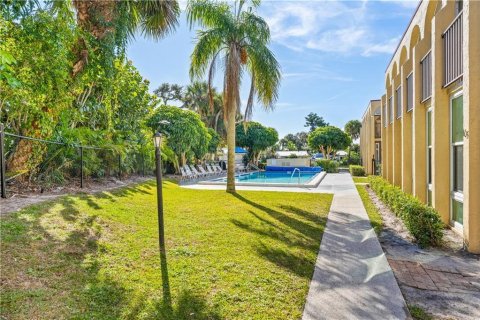 Condo in Vero Beach, Florida, 2 bedrooms  № 2402404 - photo 24