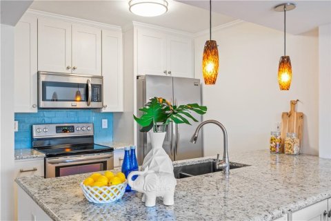 Condo in Vero Beach, Florida, 2 bedrooms  № 2402404 - photo 7