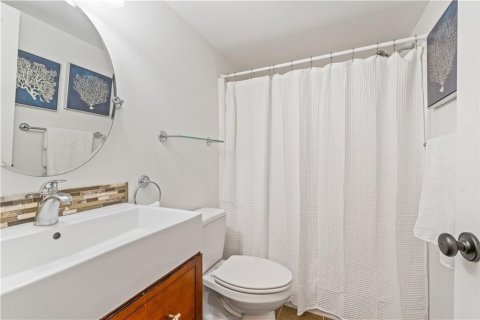 Condo in Vero Beach, Florida, 2 bedrooms  № 2402404 - photo 21