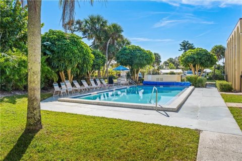 Condo in Vero Beach, Florida, 2 bedrooms  № 2402404 - photo 25