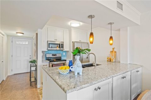 Condo in Vero Beach, Florida, 2 bedrooms  № 2402404 - photo 5