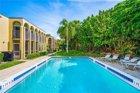 Condo in Vero Beach, Florida, 2 bedrooms  № 2402404 - photo 4