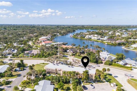 Condo in Vero Beach, Florida, 2 bedrooms  № 2402404 - photo 27