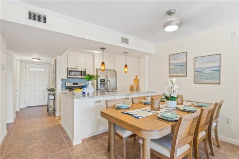 Condo in Vero Beach, Florida, 2 bedrooms  № 2402404 - photo 9