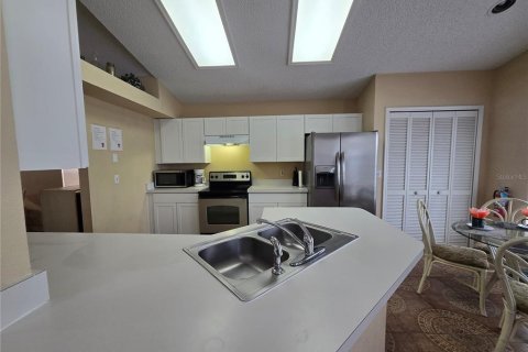 Villa ou maison à vendre à Kissimmee, Floride: 4 chambres, 207.17 m2 № 2299241 - photo 8