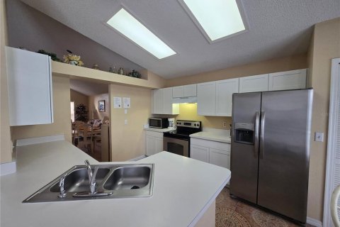 Villa ou maison à vendre à Kissimmee, Floride: 4 chambres, 207.17 m2 № 2299241 - photo 9