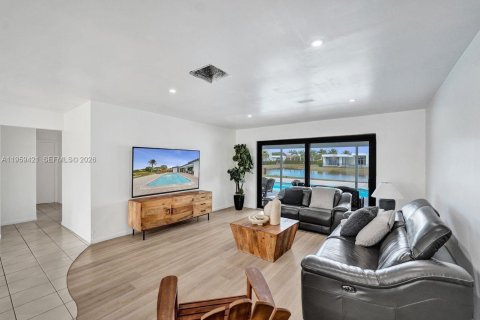 Купить виллу или дом в Уэстон, Флорида 4 спальни, 222.59м2, № 2019841 - фото 13