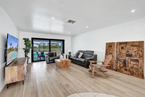 Купить виллу или дом в Уэстон, Флорида 4 спальни, 222.59м2, № 2019841 - фото 11