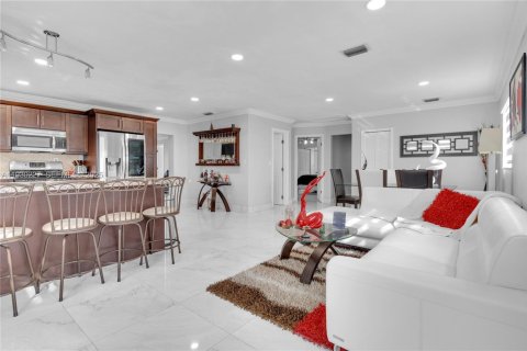 House in Miami, Florida 4 bedrooms, 172.43 sq.m. № 1989090 - photo 5