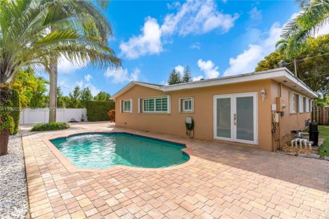 House in Miami, Florida 4 bedrooms, 172.43 sq.m. № 1989090 - photo 1