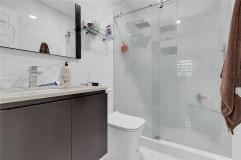 House in Miami, Florida 4 bedrooms, 172.43 sq.m. № 1989090 - photo 13
