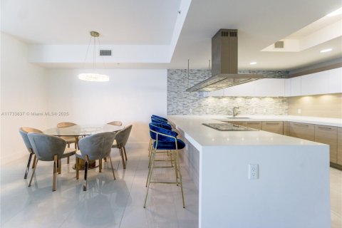 Condominio en venta en North Miami Beach, Florida, 2 dormitorios, 154.87 m2 № 2089249 - foto 12