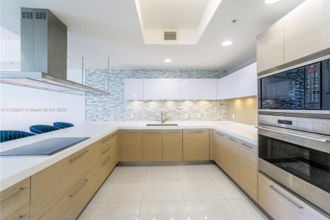 Condominio en venta en North Miami Beach, Florida, 2 dormitorios, 154.87 m2 № 2089249 - foto 17