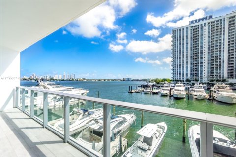 Condominio en venta en North Miami Beach, Florida, 2 dormitorios, 154.87 m2 № 2089249 - foto 2