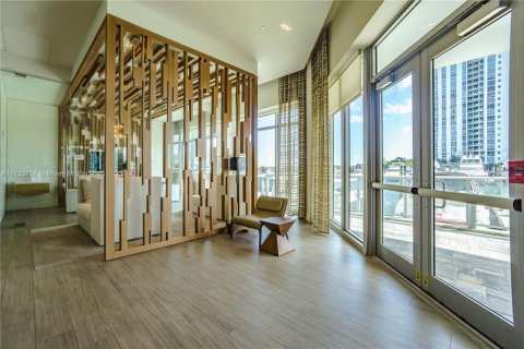 Condominio en venta en North Miami Beach, Florida, 2 dormitorios, 154.87 m2 № 2089249 - foto 25