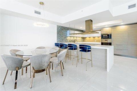 Condominio en venta en North Miami Beach, Florida, 2 dormitorios, 154.87 m2 № 2089249 - foto 7