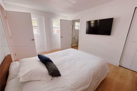 Снять в аренду виллу или дом в Майами, Флорида 1 спальня, 59.46м2, № 1949087 - фото 5