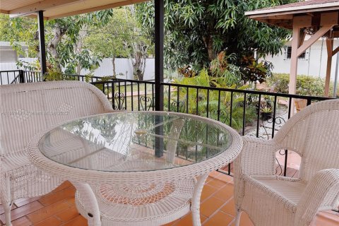 Снять в аренду виллу или дом в Майами, Флорида 1 спальня, 59.46м2, № 1949087 - фото 9