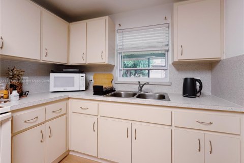 Снять в аренду виллу или дом в Майами, Флорида 1 спальня, 59.46м2, № 1949087 - фото 4