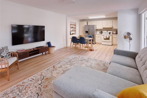 Снять в аренду виллу или дом в Майами, Флорида 1 спальня, 59.46м2, № 1949087 - фото 2