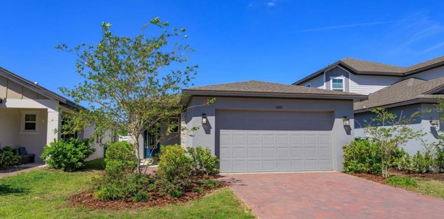 House in Clermont, Florida 3 bedrooms, 139.54 sq.m. № 1625523