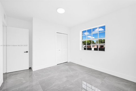House in Miami, Florida 5 bedrooms, 172.24 sq.m. № 1974288 - photo 22