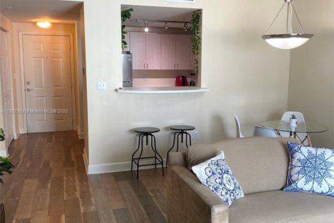 Condo in Coral Gables, Florida, 1 bedroom  № 1799578 - photo 8