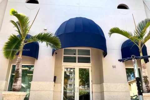 Condo in Coral Gables, Florida, 1 bedroom  № 1799578 - photo 1