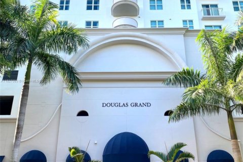 Condo in Coral Gables, Florida, 1 bedroom  № 1799578 - photo 2