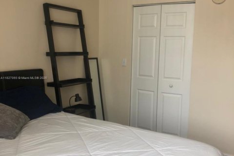 Condo in Coral Gables, Florida, 1 bedroom  № 1799578 - photo 13