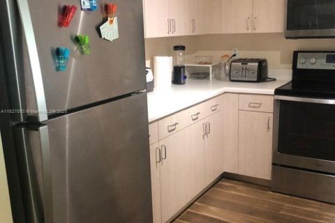 Condo in Coral Gables, Florida, 1 bedroom  № 1799578 - photo 11