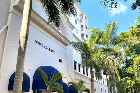 Condo in Coral Gables, Florida, 1 bedroom  № 1799578 - photo 3