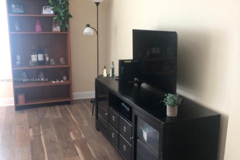 Condo in Coral Gables, Florida, 1 bedroom  № 1799578 - photo 7