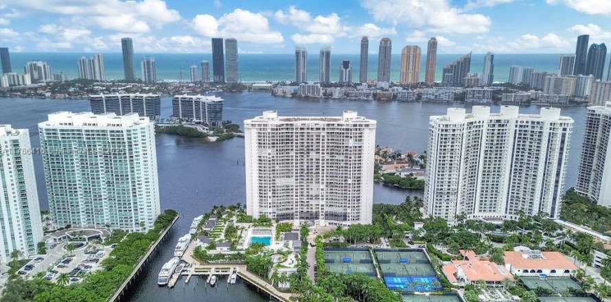 Condominio en Aventura, Florida, 3 dormitorios № 1817577