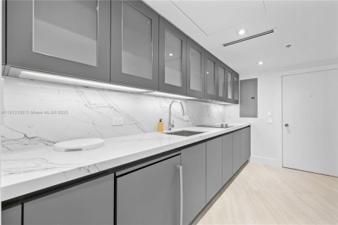 Condo in Miami Beach, Florida, 5 bedrooms  № 1971331 - photo 21