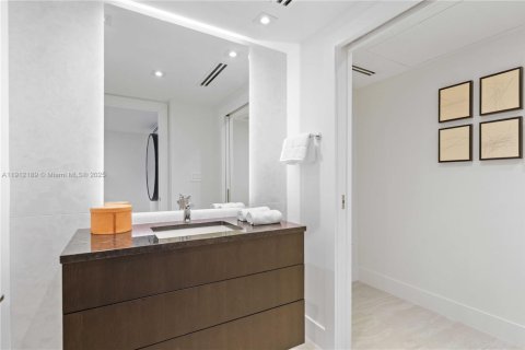 Condo in Miami Beach, Florida, 5 bedrooms  № 1971331 - photo 19