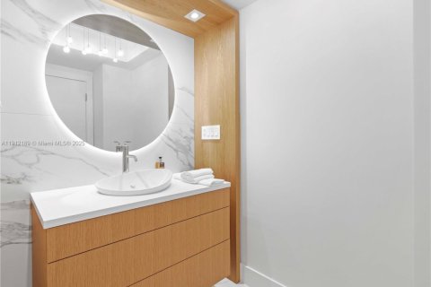 Condo in Miami Beach, Florida, 5 bedrooms  № 1971331 - photo 23
