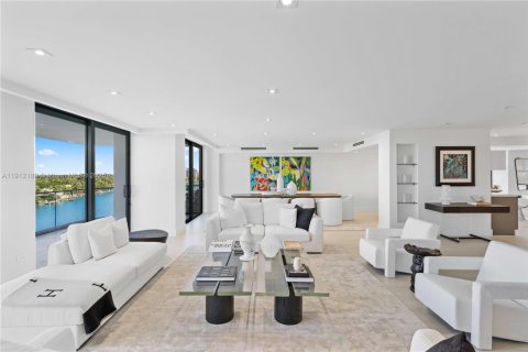 Condo in Miami Beach, Florida, 5 bedrooms  № 1971331 - photo 4