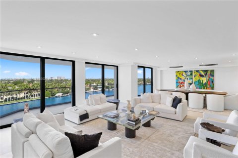 Condo in Miami Beach, Florida, 5 bedrooms  № 1971331 - photo 1