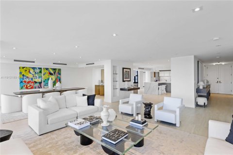 Condo in Miami Beach, Florida, 5 bedrooms  № 1971331 - photo 5