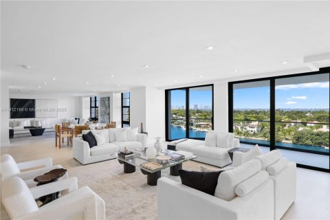 Condo in Miami Beach, Florida, 5 bedrooms  № 1971331 - photo 11