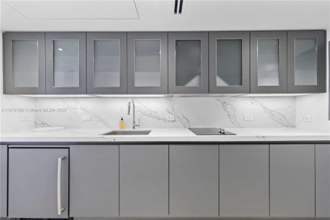 Condo in Miami Beach, Florida, 5 bedrooms  № 1971331 - photo 22