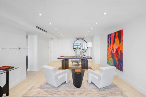 Condo in Miami Beach, Florida, 5 bedrooms  № 1971331 - photo 16