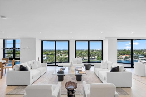 Condo in Miami Beach, Florida, 5 bedrooms  № 1971331 - photo 2