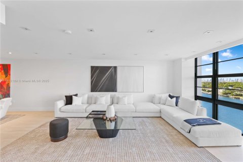 Condo in Miami Beach, Florida, 5 bedrooms  № 1971331 - photo 12