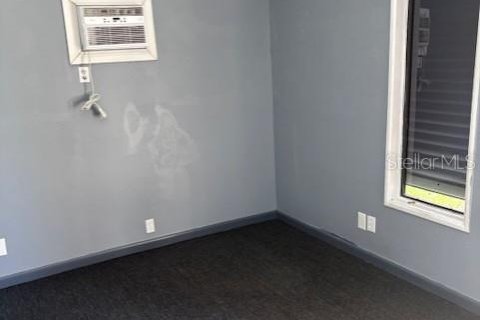 Commercial property in New Smyrna Beach, Florida № 1901687 - photo 3
