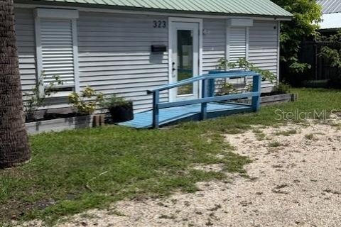 Commercial property in New Smyrna Beach, Florida № 1901687 - photo 1